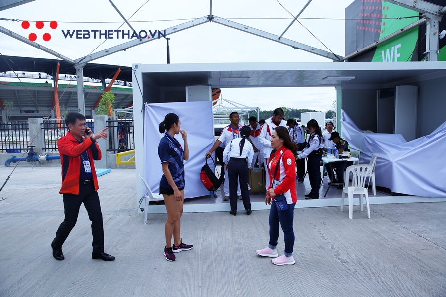 Cô trò Lê Tú Chinh bay vòng vèo tránh bão để tới Philippines dự SEA Games 30